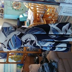 VINCE CAMUTO NWOT scuba dress. Blue & White Floral.Size 4.